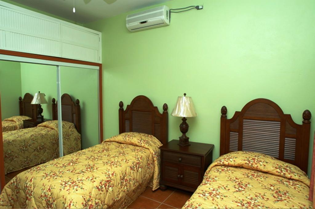 Ocean Terrace Condominiums The Valley Kamer foto