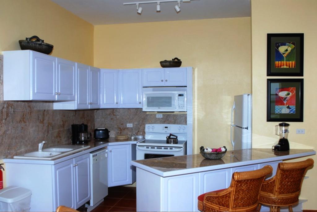 Ocean Terrace Condominiums The Valley Kamer foto